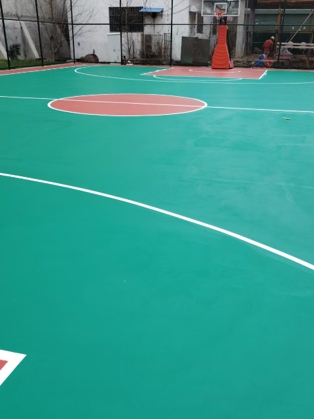 黔东南 球场长期使用易出现地面开裂